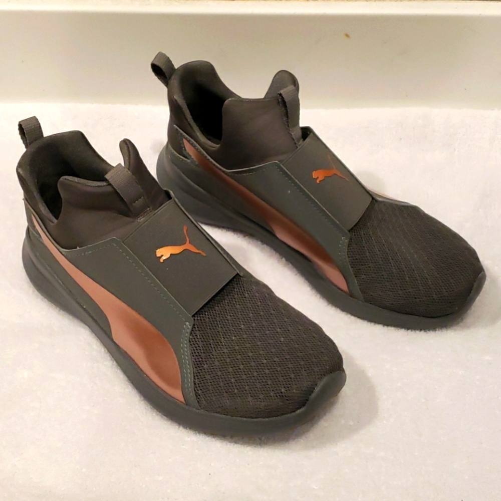 Size 8 puma sneakers